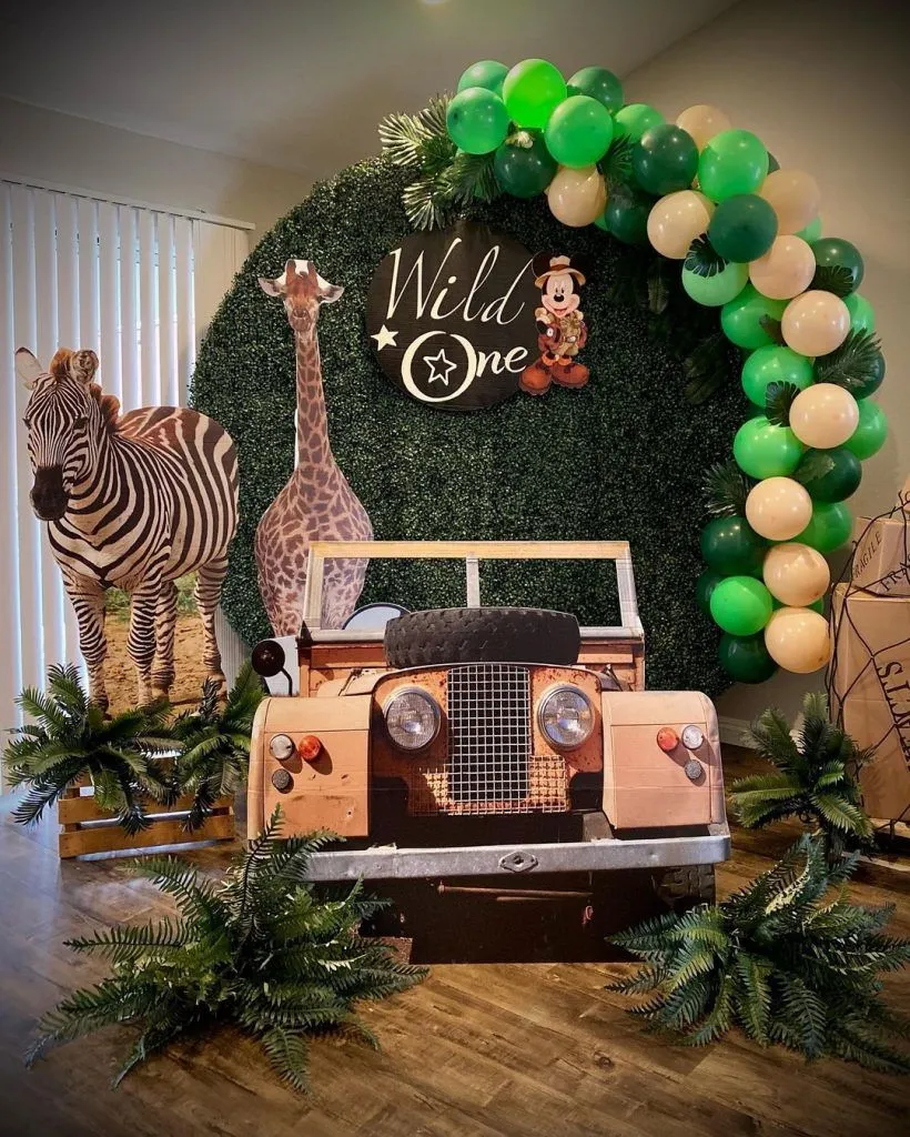 8. SAFARI BACKDROP — photo inspiration