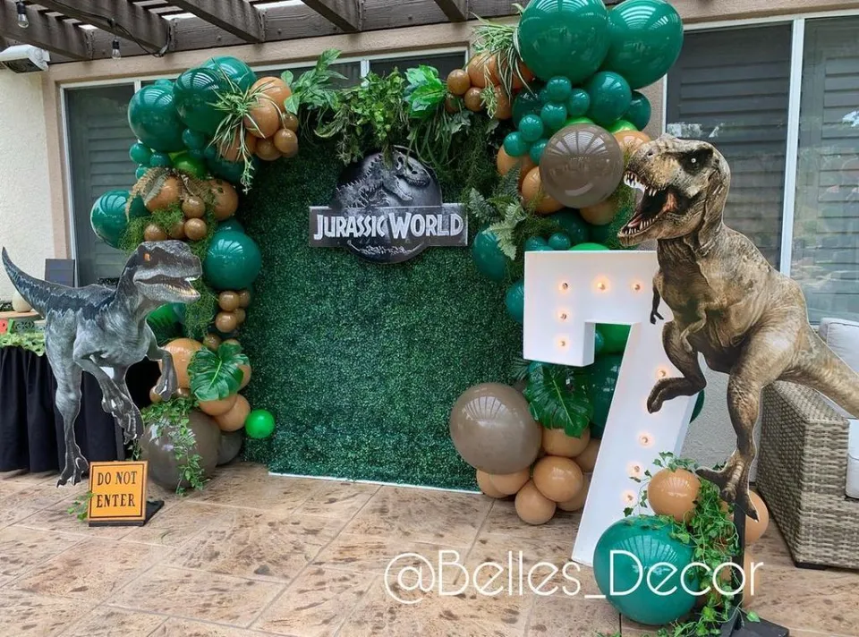 15. Jurassic Party — photo inspiration