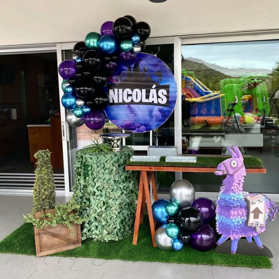 8. Mexican Piñata — photo inspiration