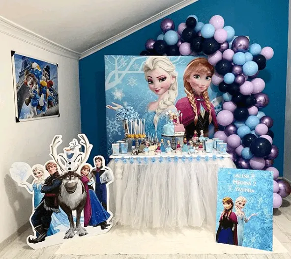 16. Frozen Deer Decorations — photo inspiration