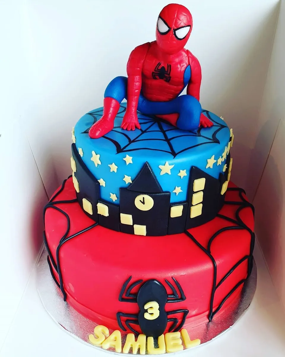 11- The most glamorous moment of the party is the spiderman cake! — photo inspiration