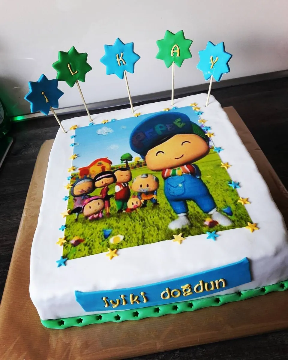 5- Photo-printed birthday cakes — photo inspiration