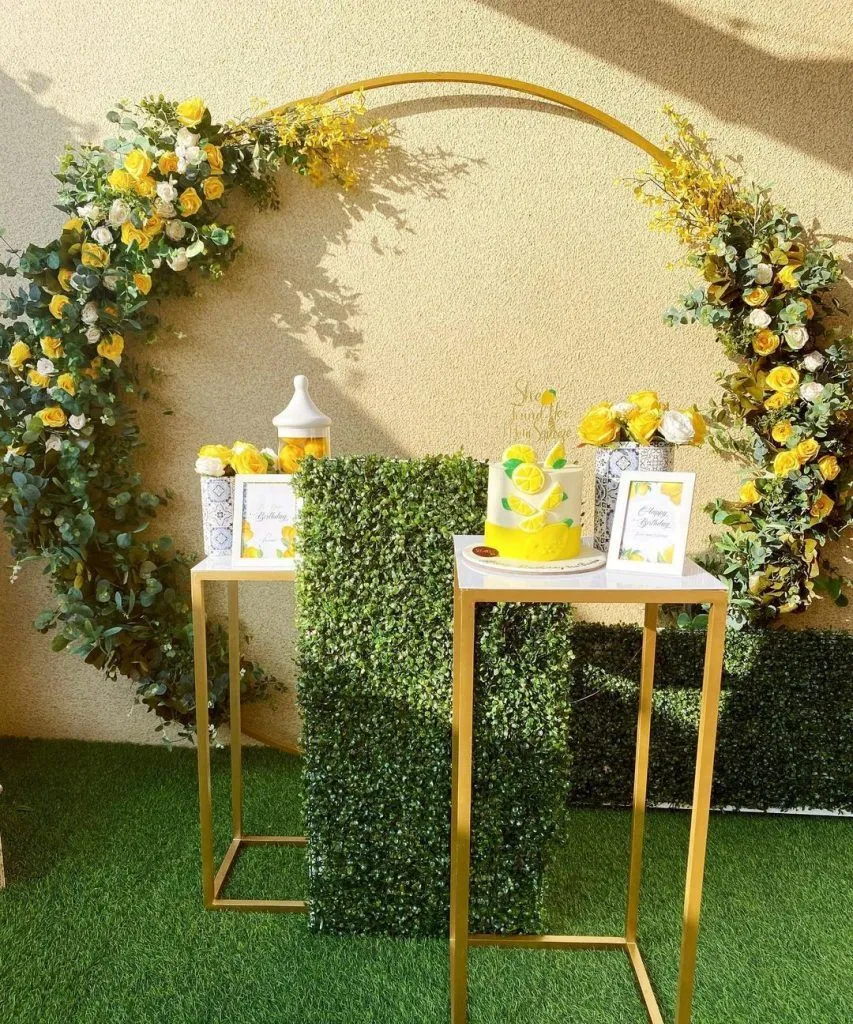 6.Flower Wall Set Up — photo inspiration