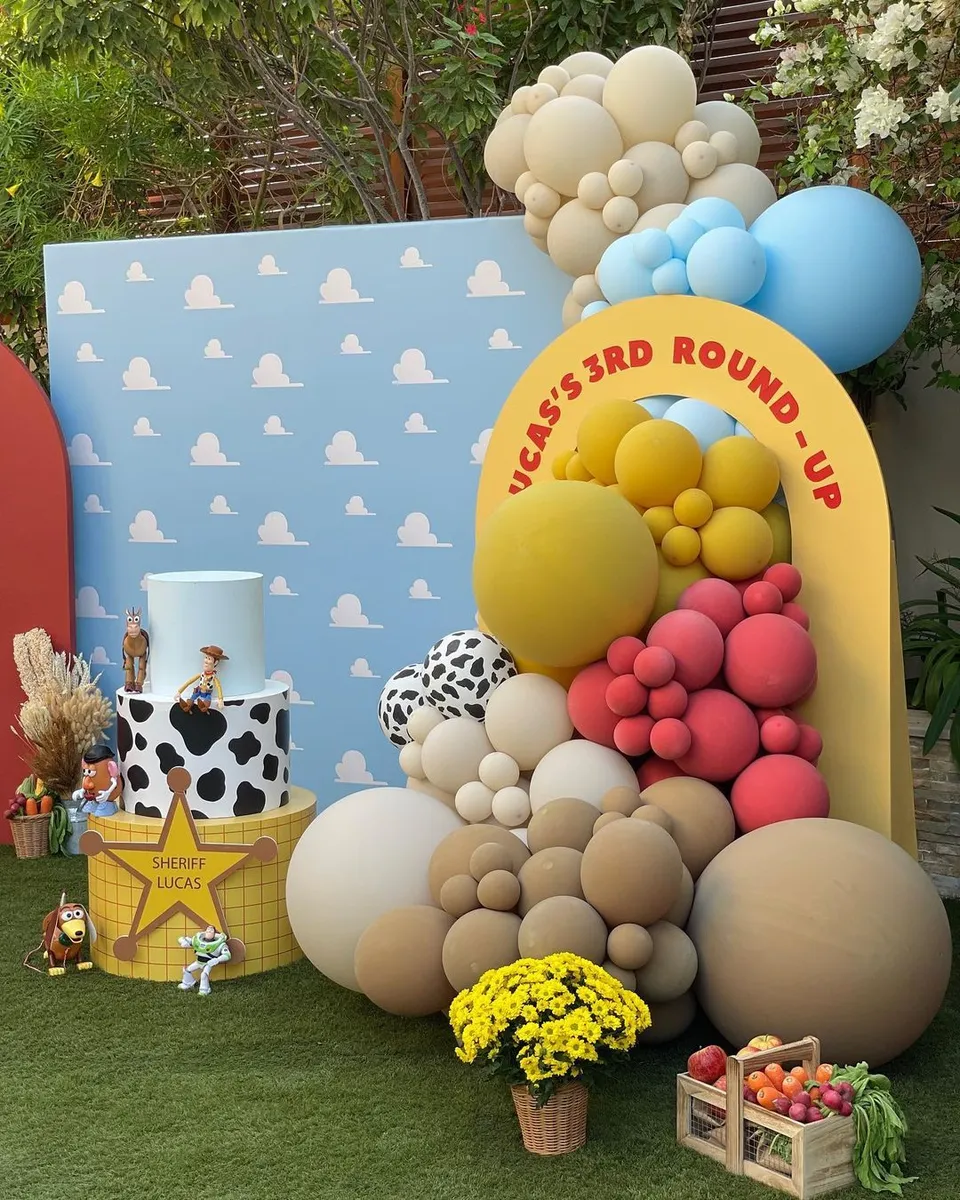 3. Themed Costume Party — photo inspiration