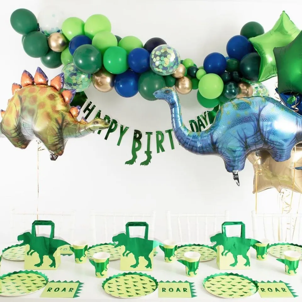 17. Table Topper for Dinosaur Birthday Party Ideas — photo inspiration