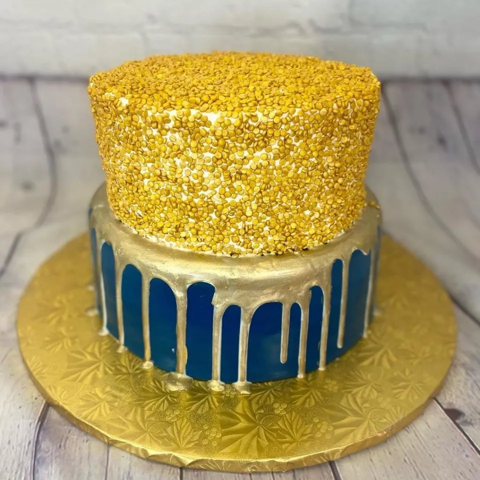 13. Blue-Golden Cake — photo inspiration