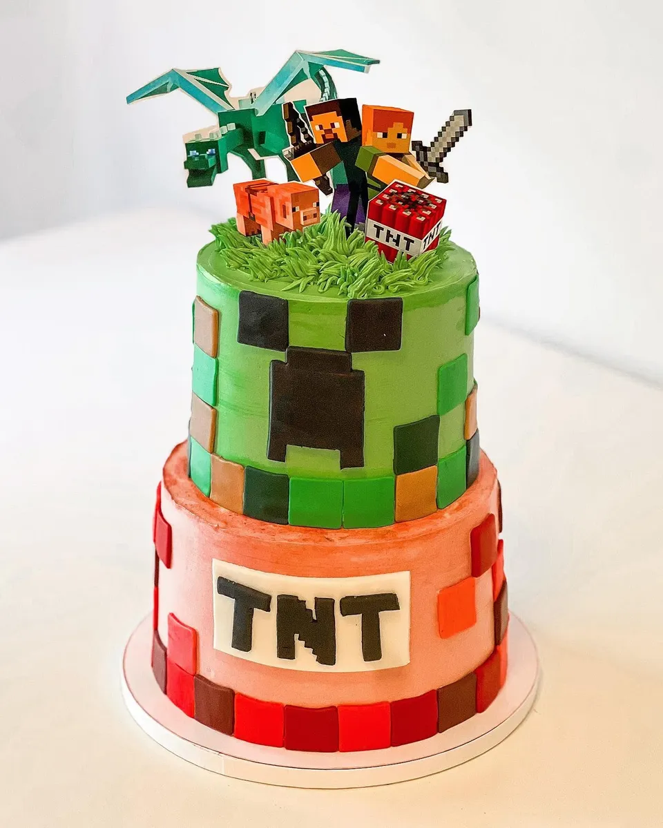 20. Easy Minecraft Steve Cake — photo inspiration