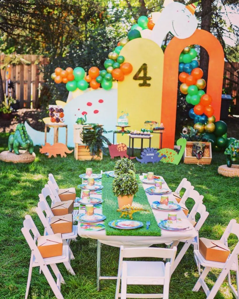 11. Dinosaur Party — photo inspiration