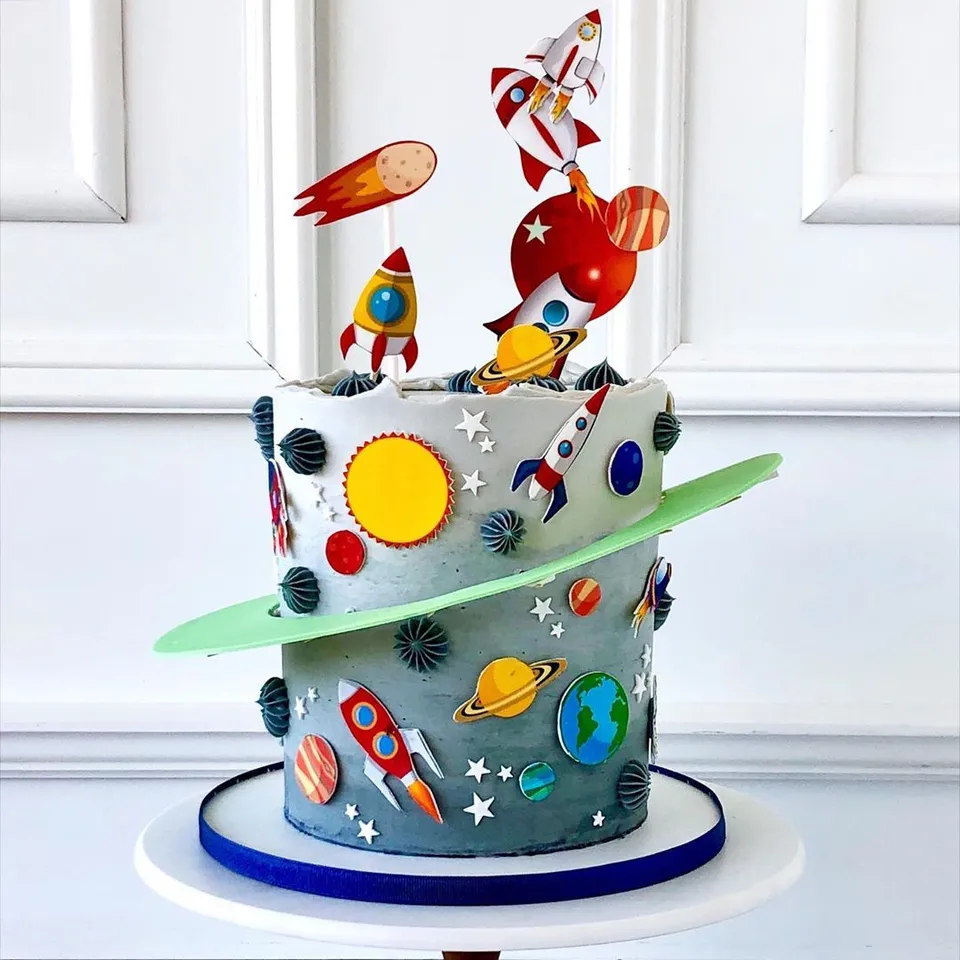 11- Space themed cakes — photo inspiration