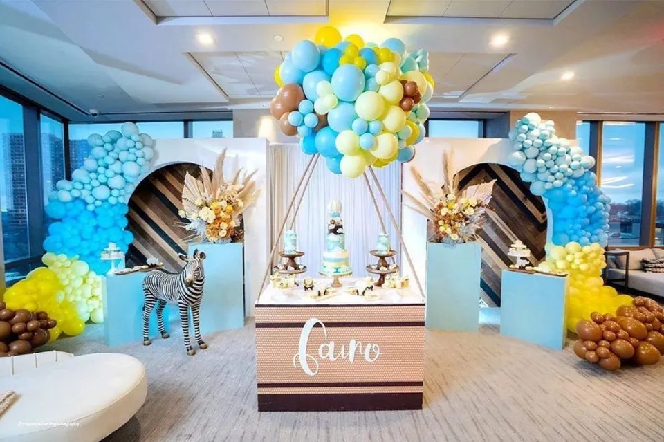 7. Safari Baby Shower Cupcakes — photo inspiration