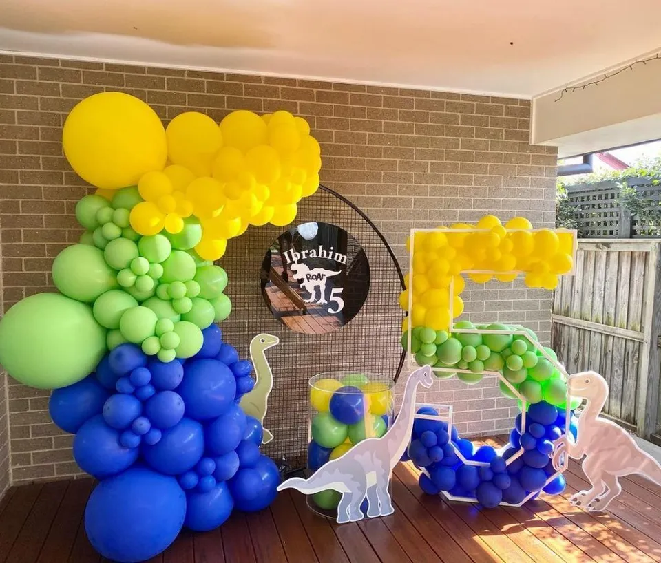 12. Dinosaur Party — photo inspiration