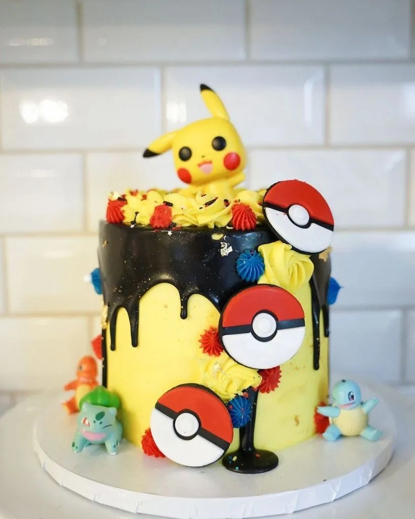 5. Pokeball Cake — photo inspiration