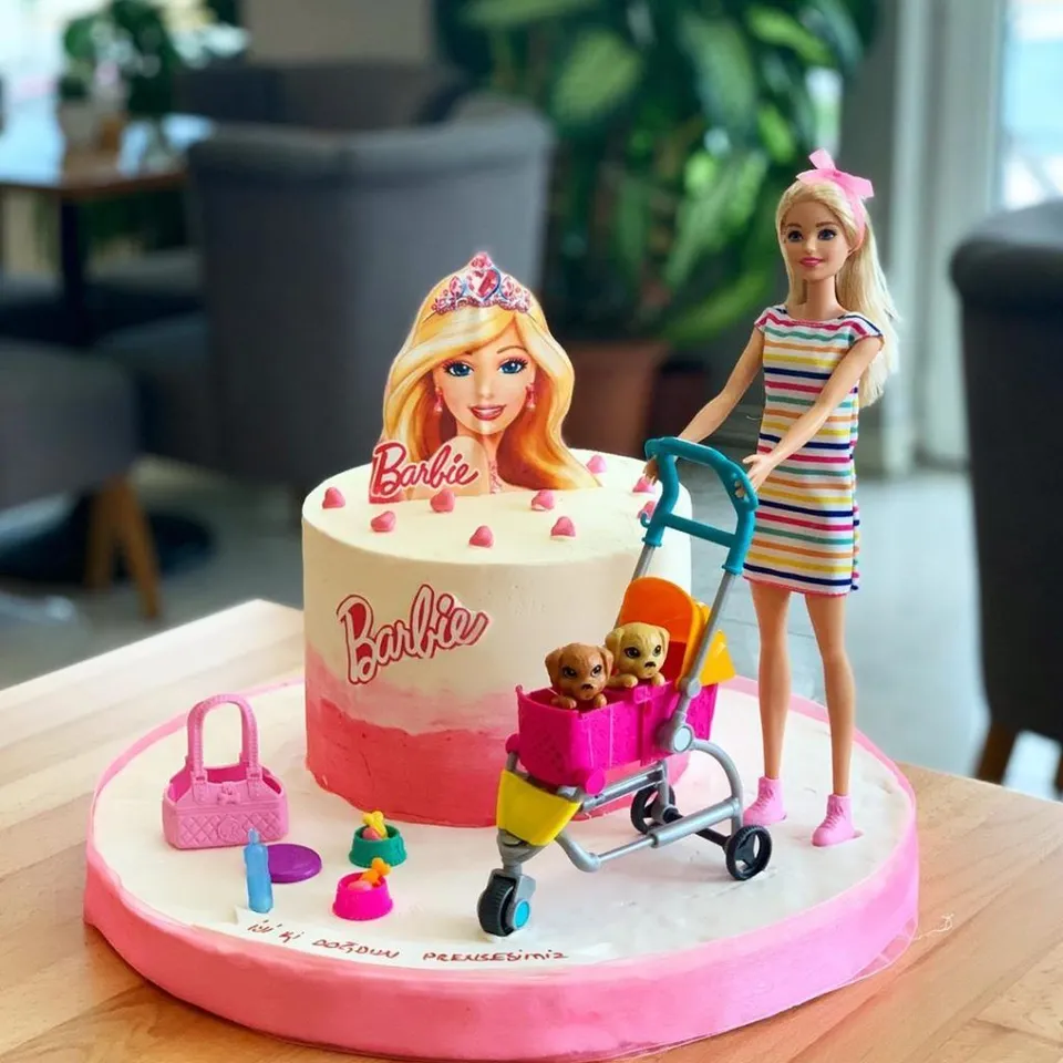 4. Barbie Cake — photo inspiration