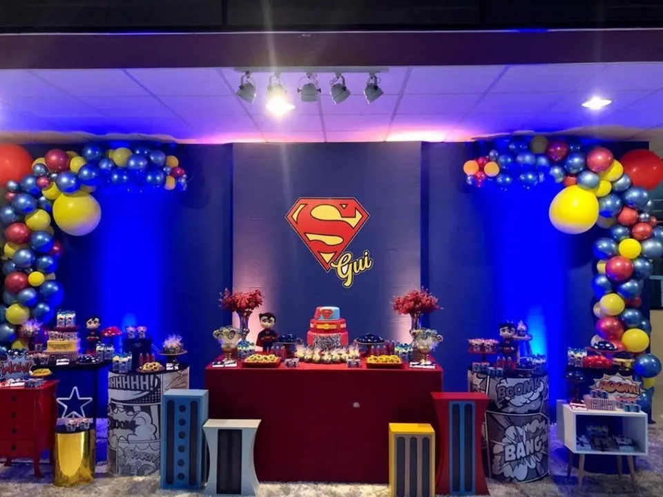 13. Superman Tablecloth — photo inspiration