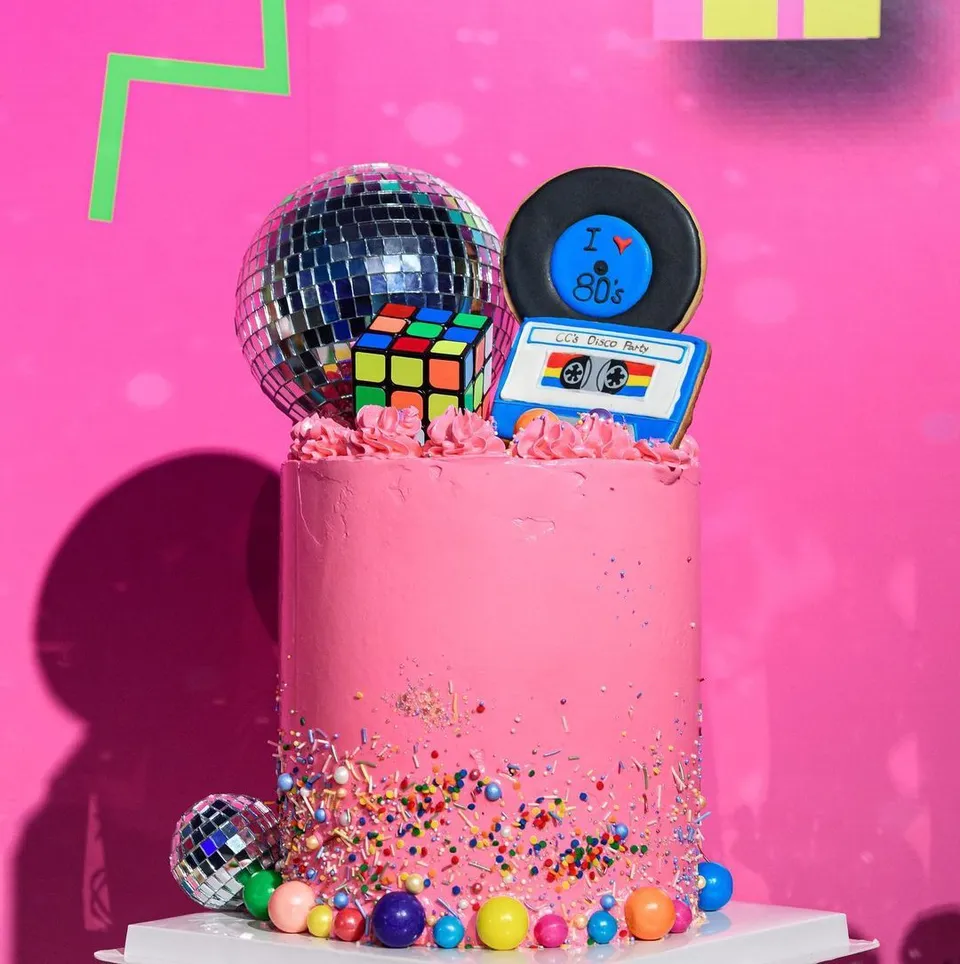8. Retro Theme Party — photo inspiration