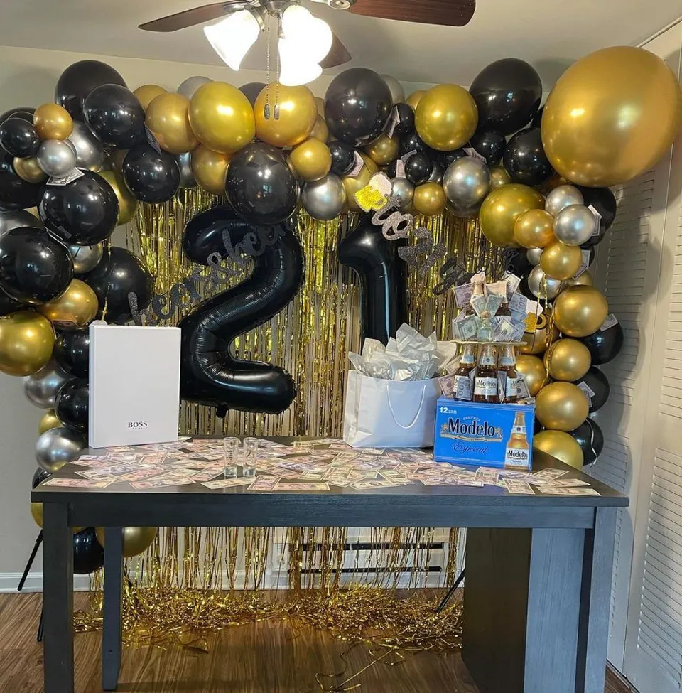 3. Black-Golden Party — photo inspiration