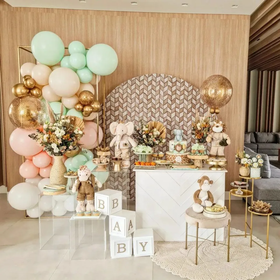 6. Safari Baby Shower Cake — photo inspiration