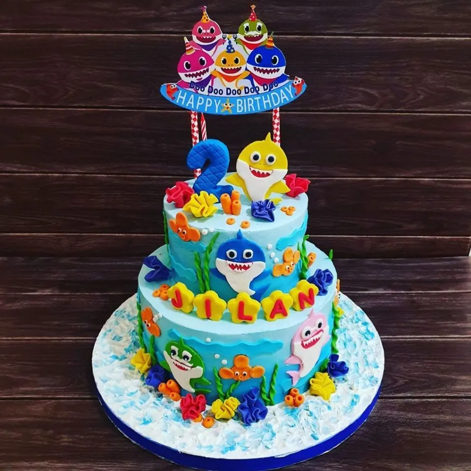 10. Balloon Topper Babies Shark Birthday Cake — photo inspiration