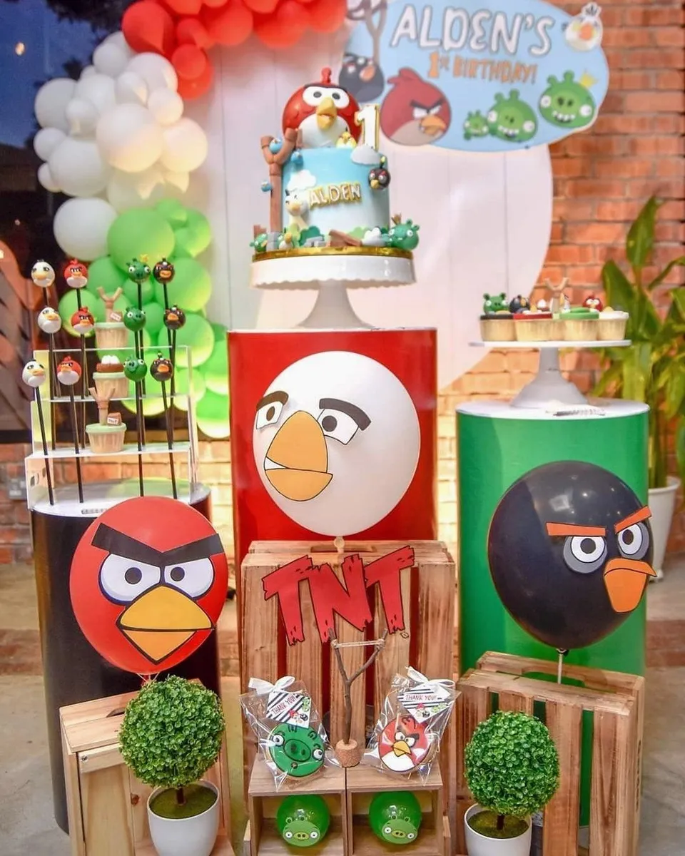 16- Tropical Animal Balloon Concept — photo inspiration