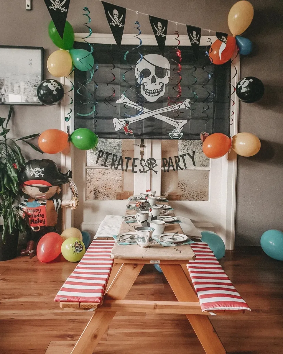 16. ROBLOX Party — photo inspiration