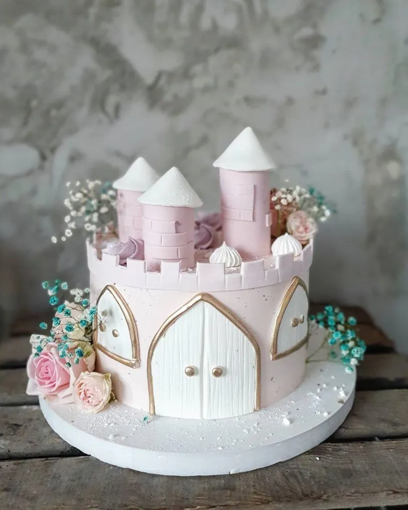 17. Castle Cake — photo inspiration