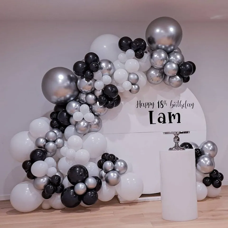 5. White-Black Theme — photo inspiration