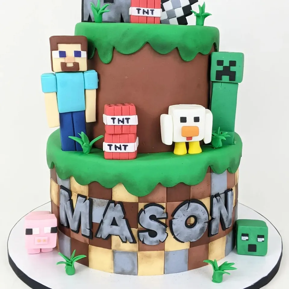 12. Minecraft Birthday Cake Green Theme — photo inspiration