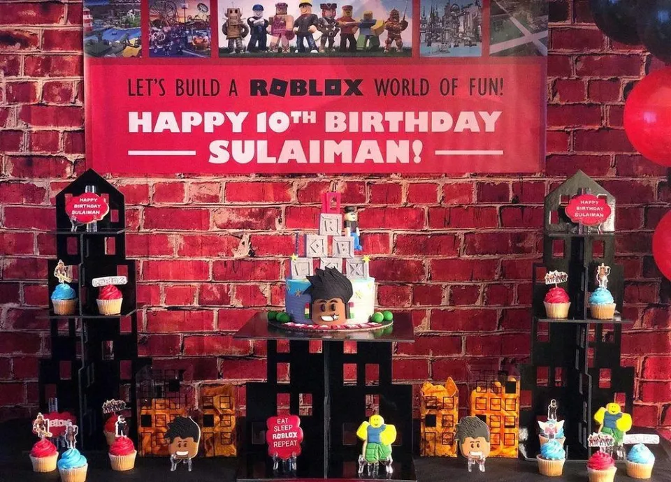3. Roblox Series Figures — photo inspiration