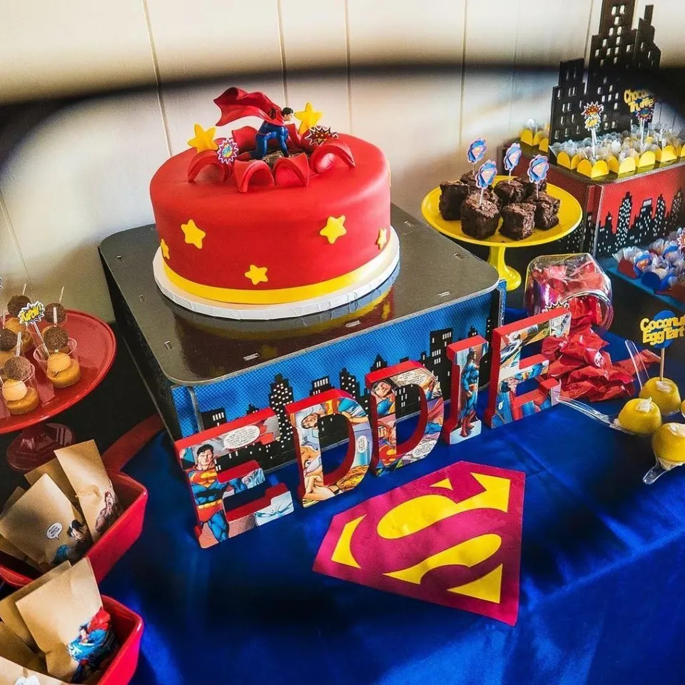 11. Superman Photo Frames — photo inspiration