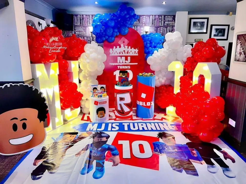 14. Roblox Party — photo inspiration