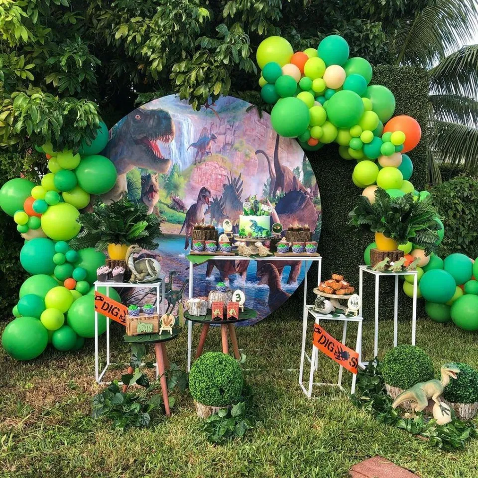 2. Dinosaur Backdrop — photo inspiration