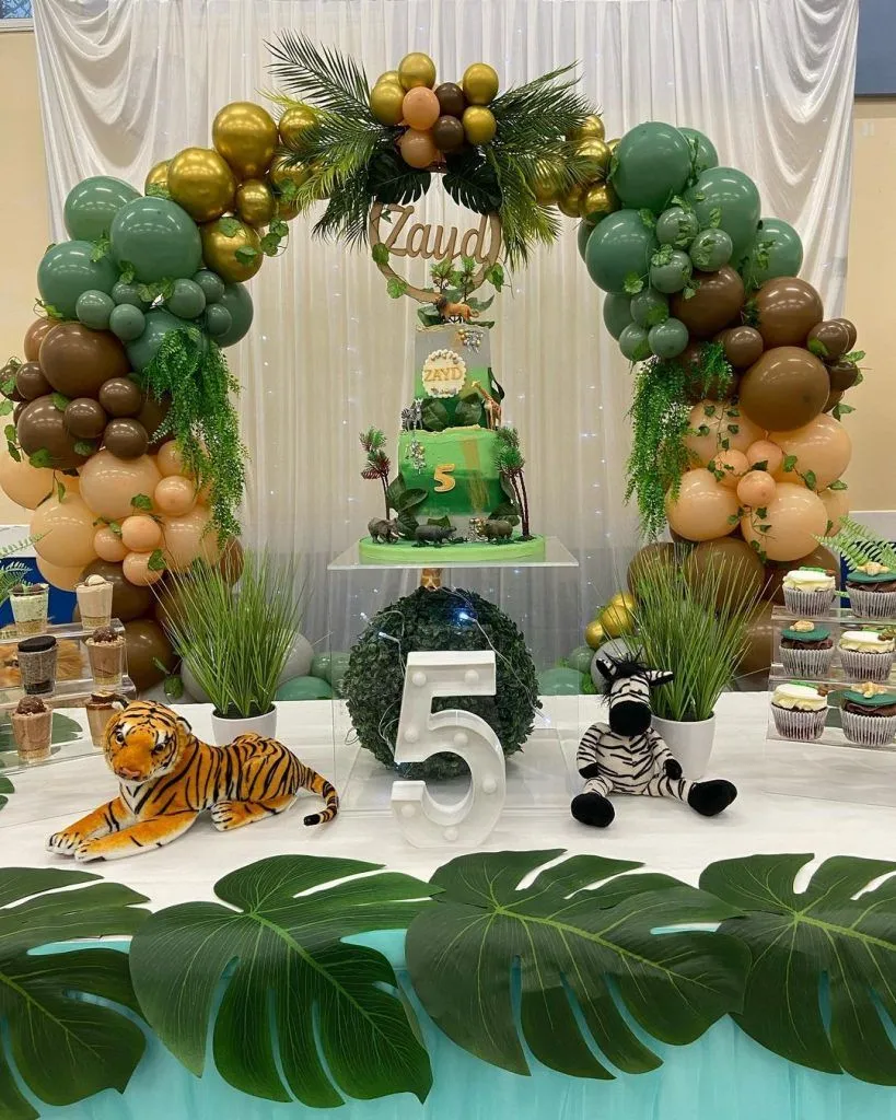 14. Safari Jungle Party — photo inspiration